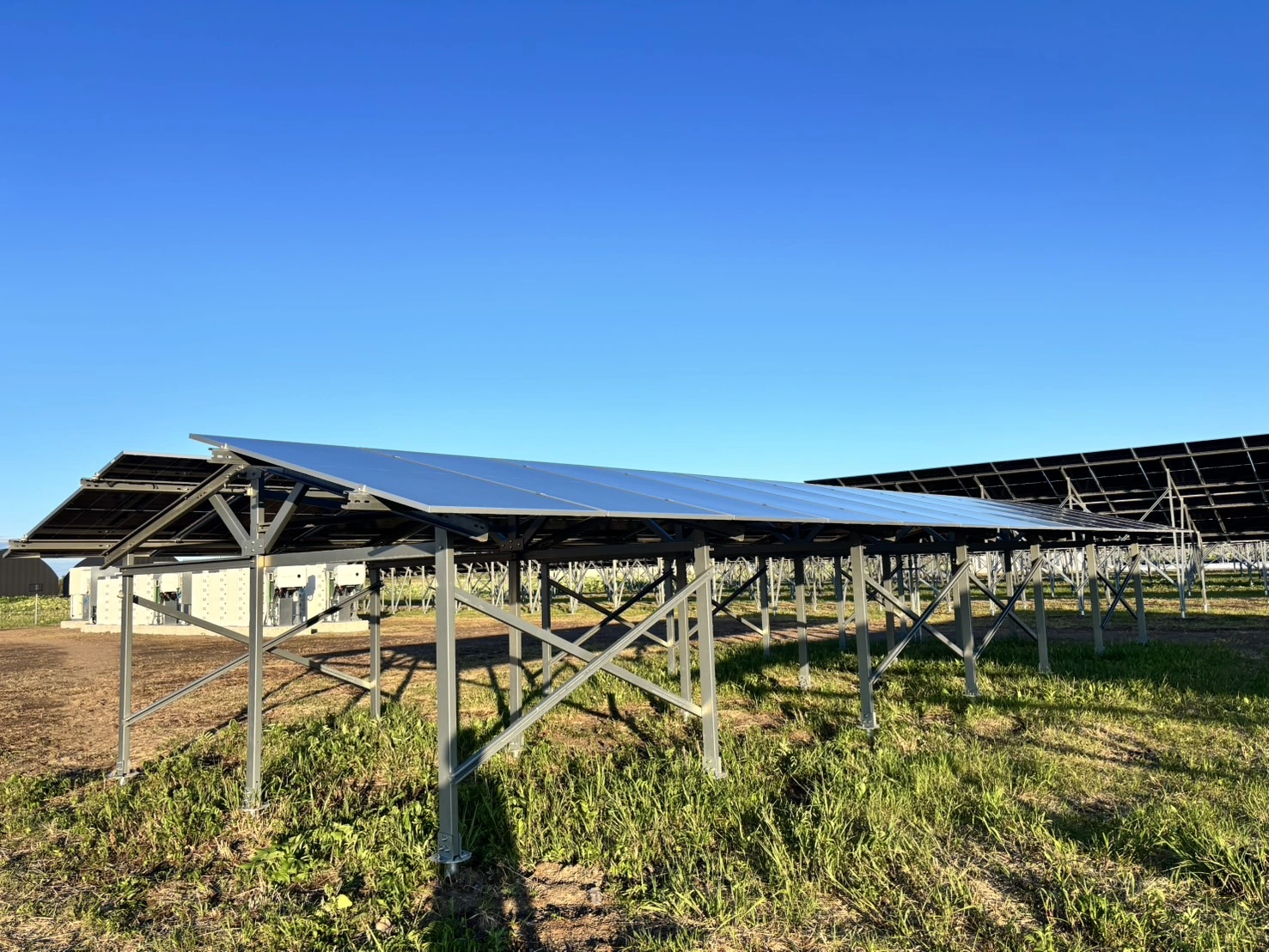Agri-PV ग्रीनहाऊस: एकल जमिनीपासून दुहेरी उत्पन्न